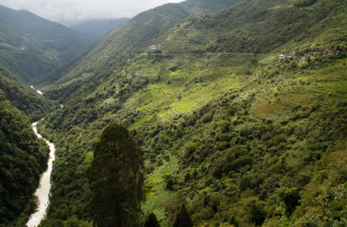 A Land of Valley Kingdoms and Competing Rulers