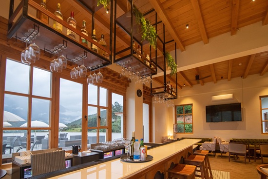 Lobesa Boutique Hotel bar