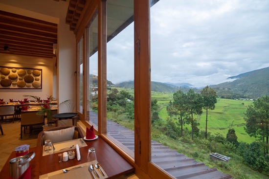 Lobesa Boutique Hotel dining with breathtaking views