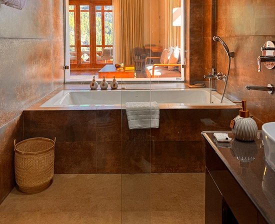 Mani Ratna Resort Bathroom