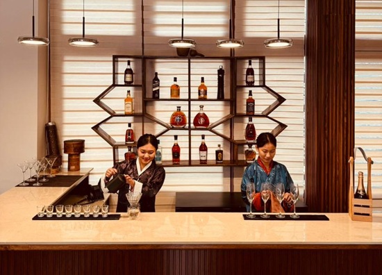 Mani Ratna Resort Bar